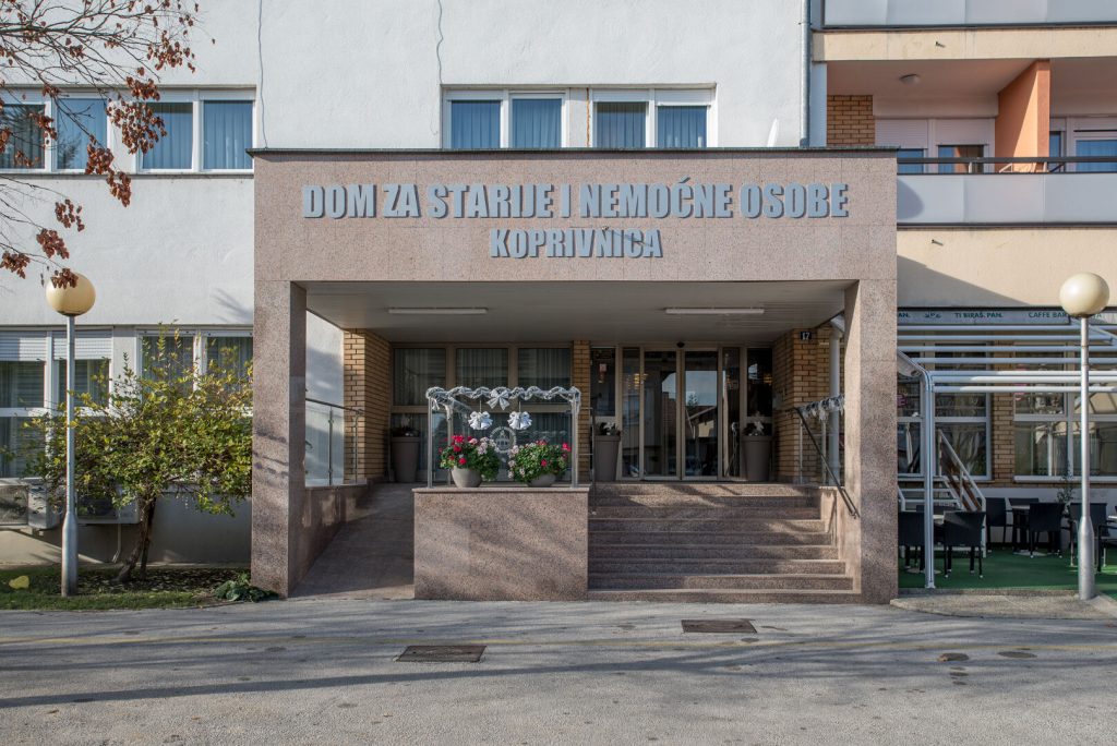 dom koprivnica - ulaz